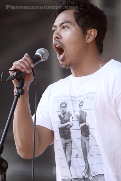 THE TEMPER TRAP - 2009-07-30 - PAREDES DE COURA (Portugal) - Praia do Tabuao - 